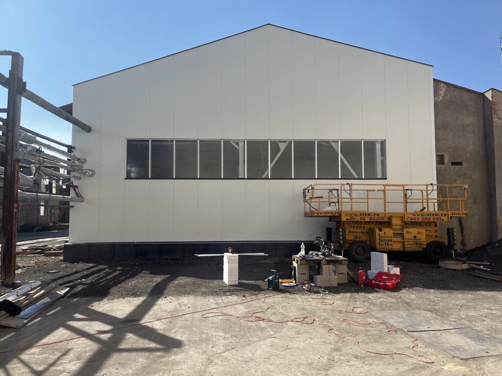 Demontáž výrobní budovy vodního skla v areálu TONASO, Ústí nad Labem.